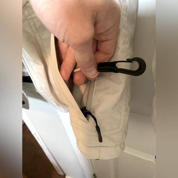 Women’s Oakley ski jacket shell. Small - Picture 8 of 8